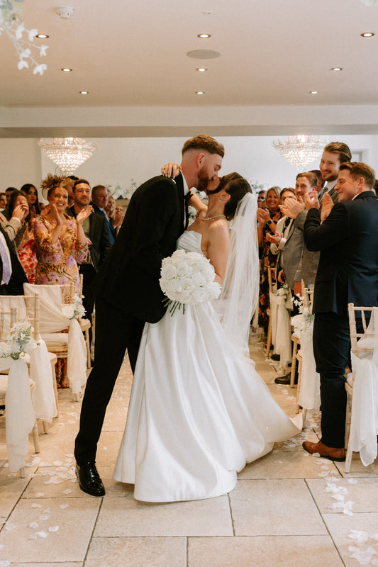 Planning a Monochrome Wedding in Black & White? Here's Some Wedding Flower Hints and Tips!